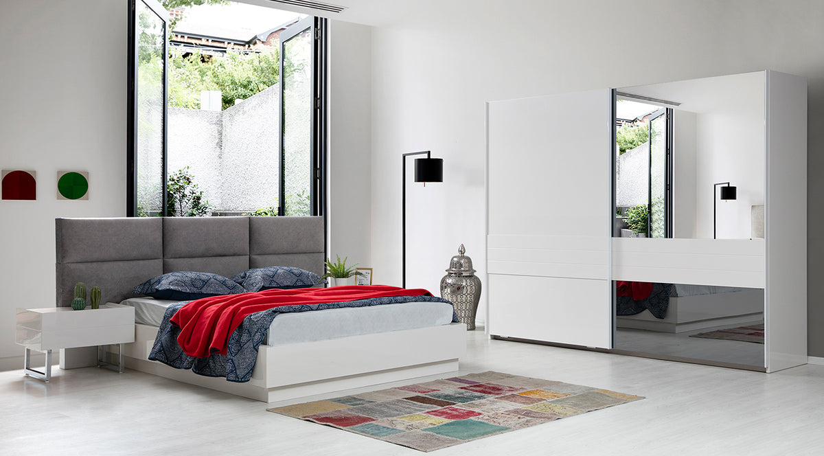 Markuteri Sliding Door Bedroom Set